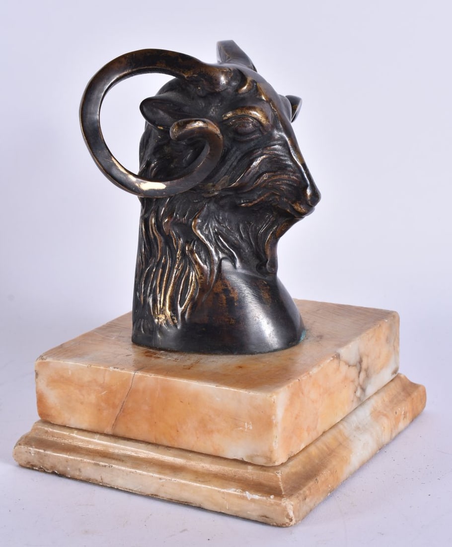 AN EARLY 19TH CENTURY EUROPEAN GRAND TOUR BRONZE AND SIENNA MARBLE RAMS HEAD. 18 cm x 12 cm.: AN EARLY 19TH CENTURY EUROPEAN GRAND TOUR BRONZE AND SIENNA MARBLE RAMS HEAD. 18 cm x 12 cm.