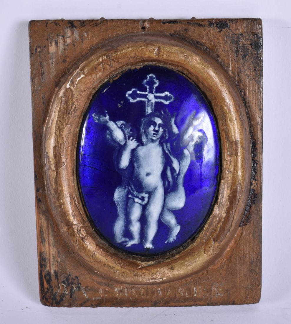 A 17TH/18TH CENTURY FRENCH ENAMEL PLAQUE OF PUTTI within a giltwood frame. 15 cm x 12 cm.: A 17TH/18TH CENTURY FRENCH ENAMEL PLAQUE OF PUTTI within a giltwood frame. 15 cm x 12 cm.