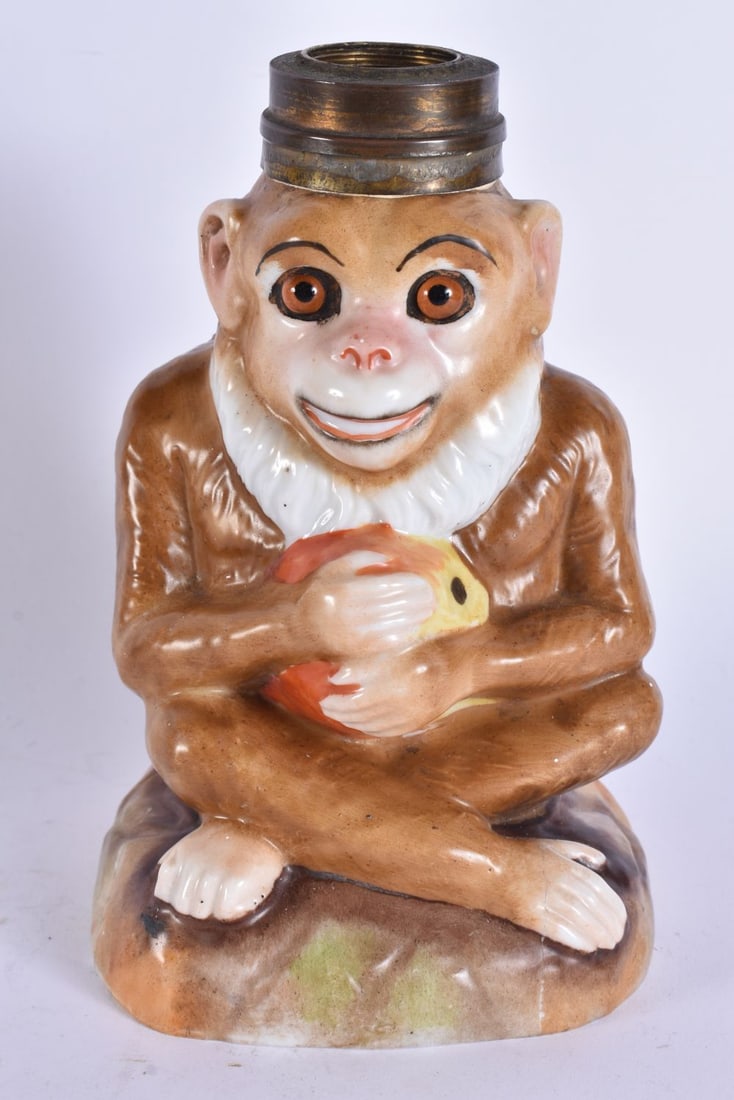 A VERY RARE 19TH CENTURY GERMAN PORCELAIN SEATED MONKEY OIL LAMP BASE. 16 cm high.: A VERY RARE 19TH CENTURY GERMAN PORCELAIN SEATED MONKEY OIL LAMP BASE. 16 cm high.