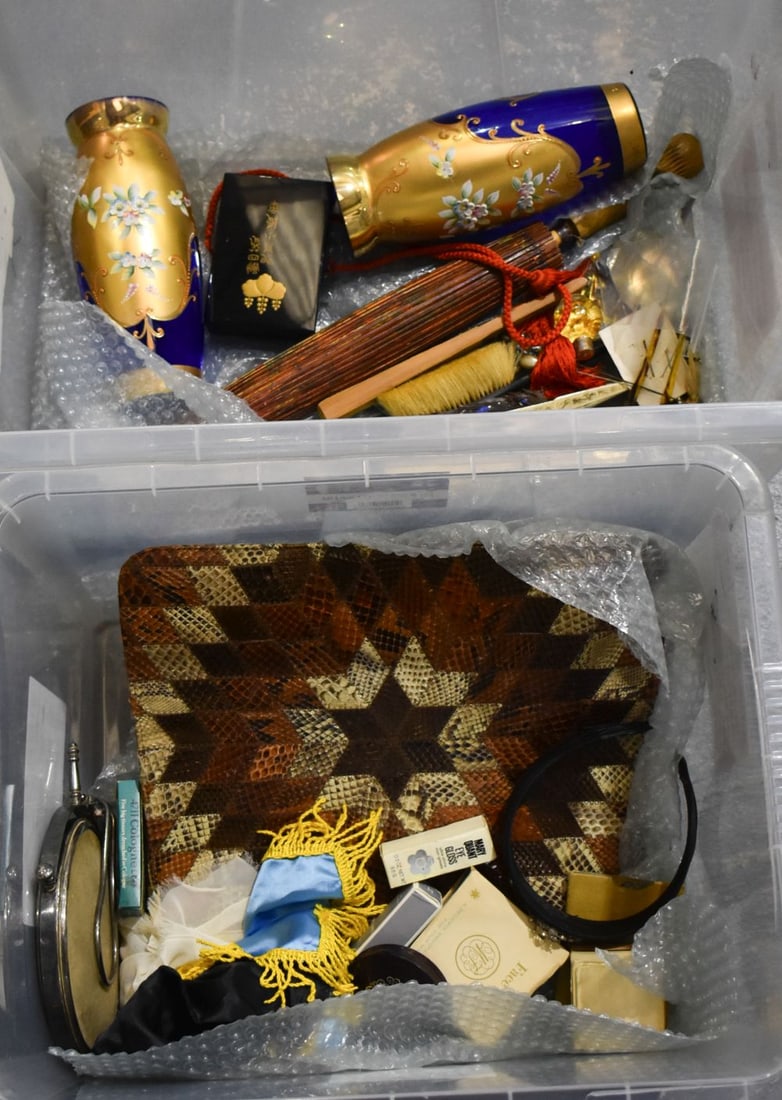 TWO BOXES OF MISC COLLECTABLES including glass vases, vanity ware etc. (qty): TWO BOXES OF MISC COLLECTABLES including glass vases, vanity ware etc. (qty)