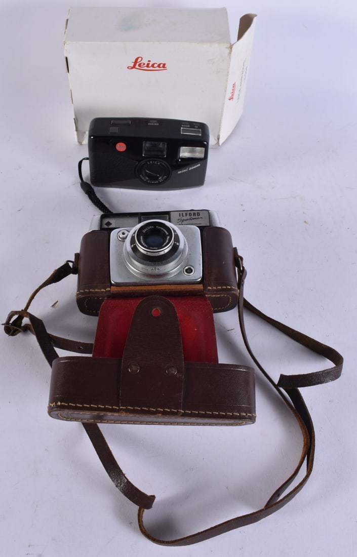 A BOXED LEICA MINI ZOOM 18 004 CAMERA together with another camera. (2): A BOXED LEICA MINI ZOOM 18 004 CAMERA together with another camera. (2)
