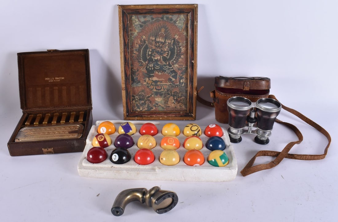ASSORTED COLLECTABLES including a cane handle, cased razors etc. (qty) (1 of 7)