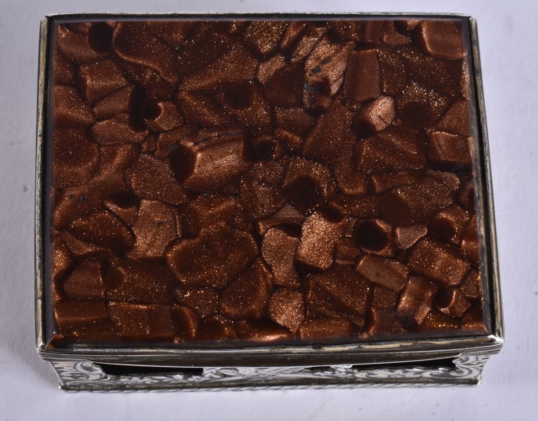 A LATE 18TH/19TH CENTURY SILVER GILT AND GOLD STONE POT POURRI BOX. 6.5 cm x 5.5 cm.: A LATE 18TH/19TH CENTURY SILVER GILT AND GOLD STONE POT POURRI BOX. 6.5 cm x 5.5 cm.