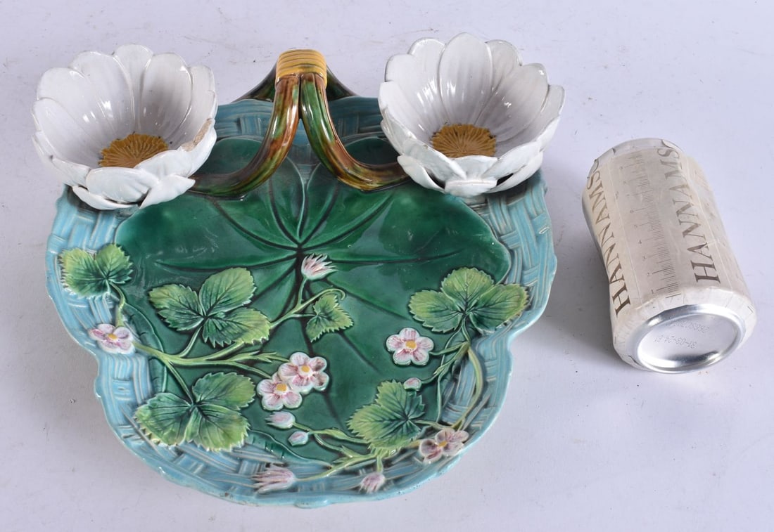 A LARGE VICTORIAN GEORG JONES MAJOLICA DISH. 28cm x 26 cm. (1 of 7)