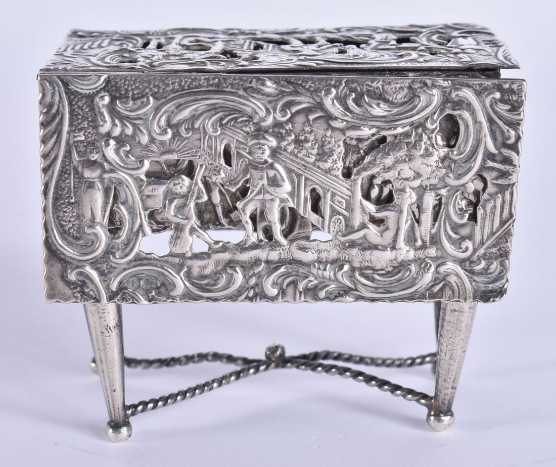 AN ANTIQUE CONTINENTAL SILVER TABLE. 96 grams. 7 cm wide. (1 of 6)