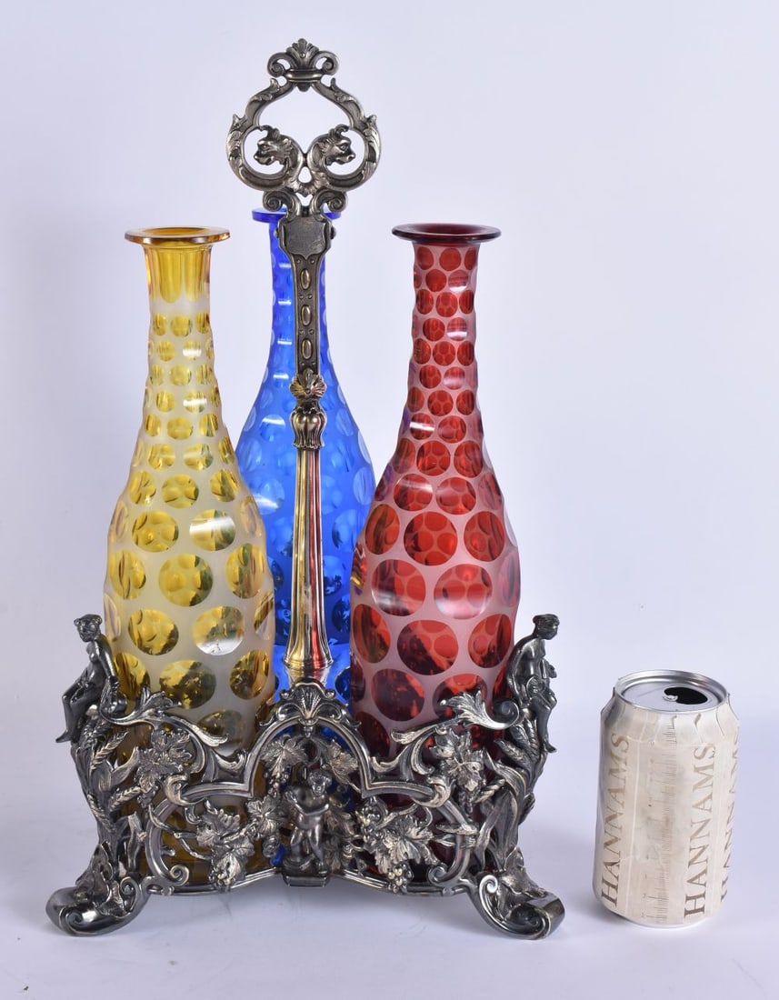 AN EARLY VICTORIAN SILVER PLATED BOTTLE HOLDER. 42 cm x 22 cm.: AN EARLY VICTORIAN SILVER PLATED BOTTLE HOLDER. 42 cm x 22 cm.