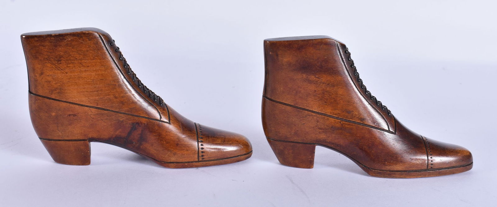 A LOVELY PAIR OF ANTIQUE CARVED WOOD TREEN SHOES. 12 cm x 6.5 cm. (1 of 4)