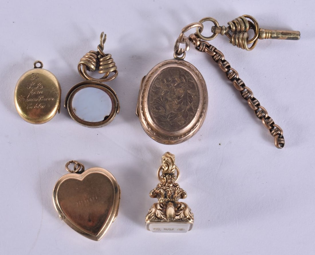 ASSORTED YELLOW METAL JEWELLERY AND FOBS. 24 grams. (qty): ASSORTED YELLOW METAL JEWELLERY AND FOBS. 24 grams. (qty)
