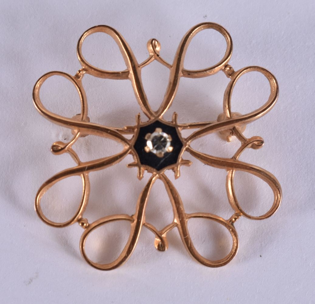 A 9CT GOLD BROOCH. 2.6 grams. 2.75 cm x 2.75 cm. wood (1 of 2)