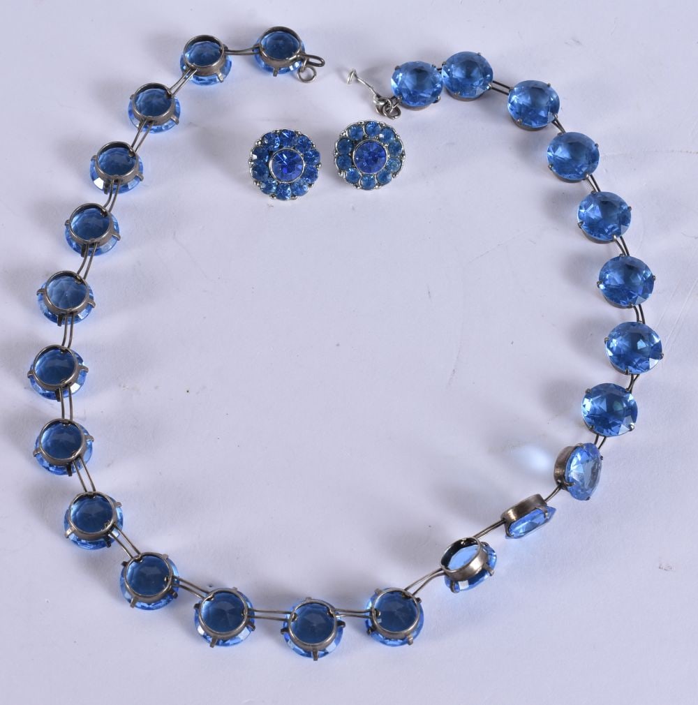 A SUITE OF GEM SET JEWELLERY. 37.9 grams. 35 cm long. (3): A SUITE OF GEM SET JEWELLERY. 37.9 grams. 35 cm long. (3)
