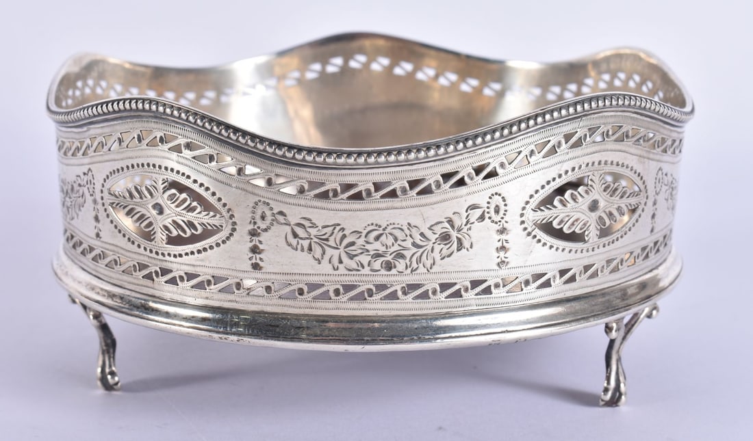 AN ANTIQUE SILVER BOTTLE COASTER. 185 grams overall. 13 cm wide. (1 of 6)