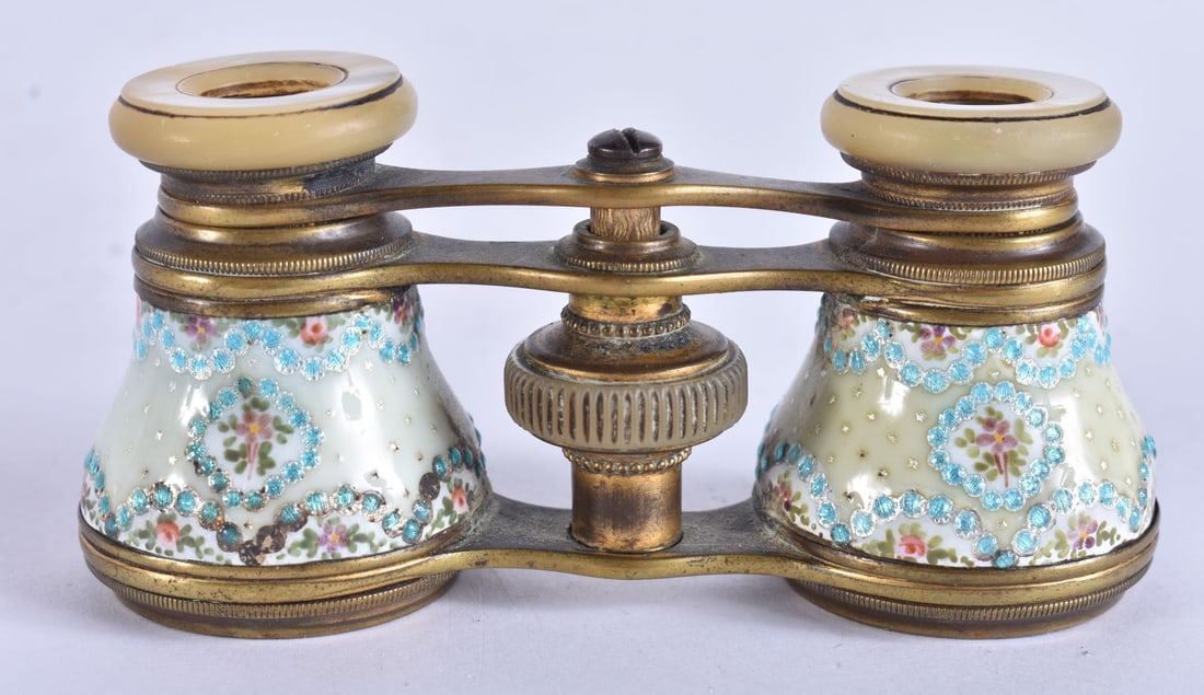 A PAIR OF ANTIQUE SWISS VIENNESE ENAMEL OPERA GLASSES. 8 cm x 7 cm extended. (1 of 5)