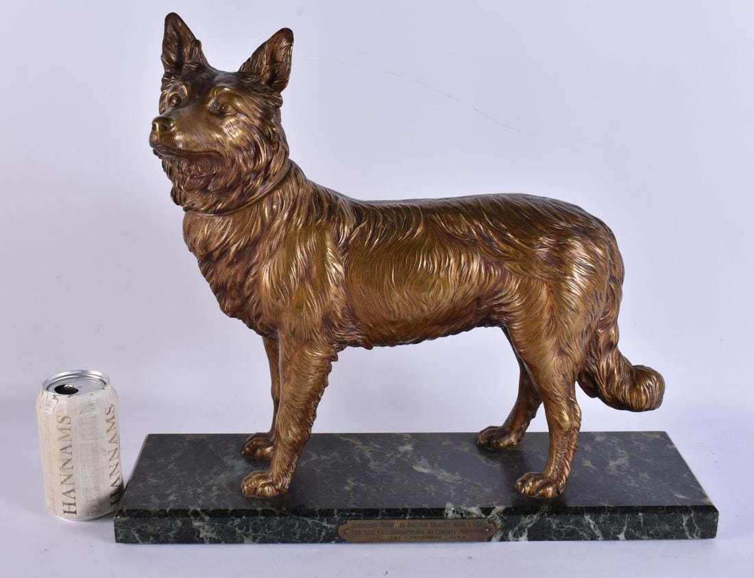 Attributed to Demetre Chiparus (1886-1947) Gilt bronze, German Shepherd dog. 48 cm x 40 cm.: Attributed to Demetre Chiparus (1886-1947) Gilt bronze, German Shepherd dog. 48 cm x 40 cm.