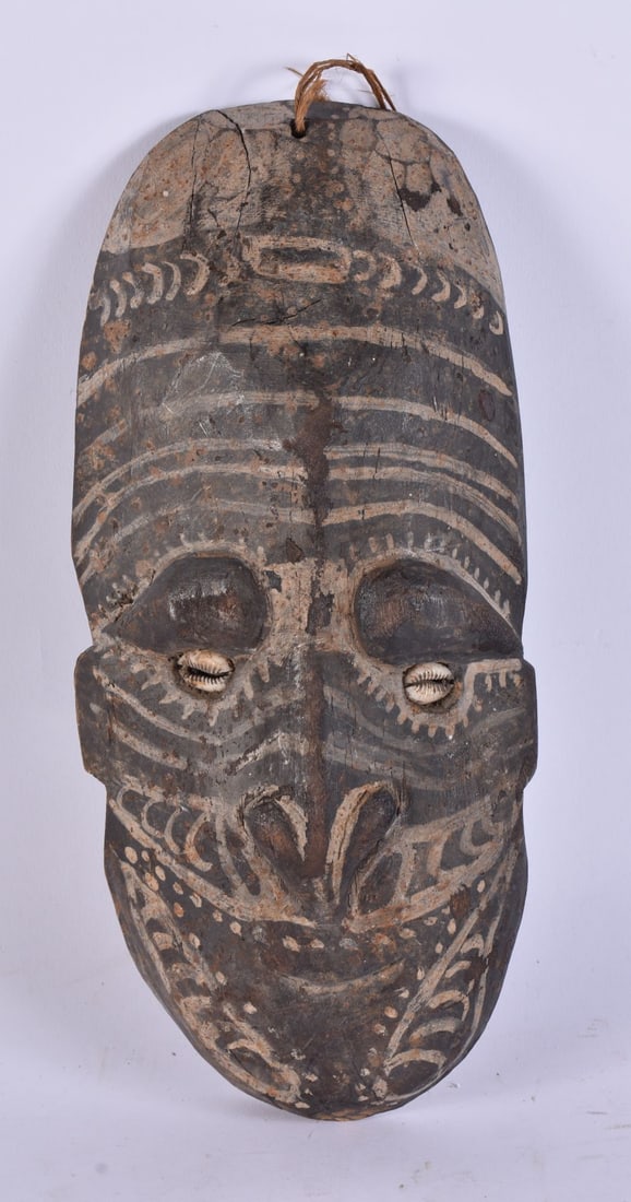 A TRIBAL PAPUA NEW GUINEA SEPIK RIVER CARVED WOOD CONCH SHELL MASK. 27cm x 12 cm. (1 of 4)