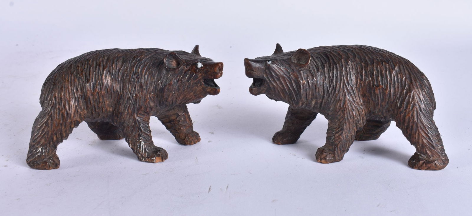 A PAIR OF EARLY 20TH CENTURY BAVARIAN BLACK FOREST BEARS. Largest 10 cm wide.: A PAIR OF EARLY 20TH CENTURY BAVARIAN BLACK FOREST BEARS. Largest 10 cm wide.