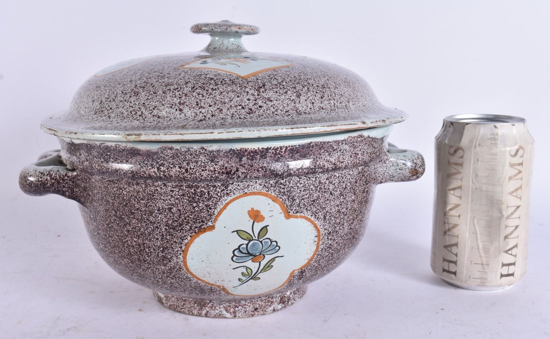 AN ANTIQUE DELFT FAIENCE TWIN HANDLED TUREEN AND COVER. 24 cm x 18 cm.: AN ANTIQUE DELFT FAIENCE TWIN HANDLED TUREEN AND COVER. 24 cm x 18 cm.