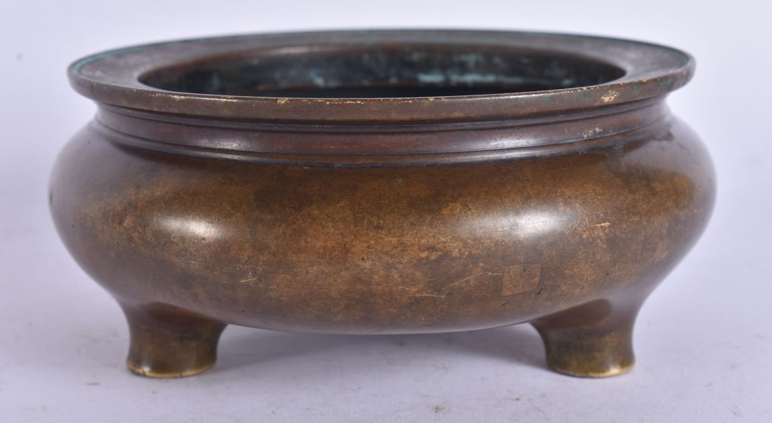 A CHINESE QING DYNASTY BRONZE CENSER bearing Xuande marks to base. 983 grams. 11 cm wide, internal w (1 of 5)