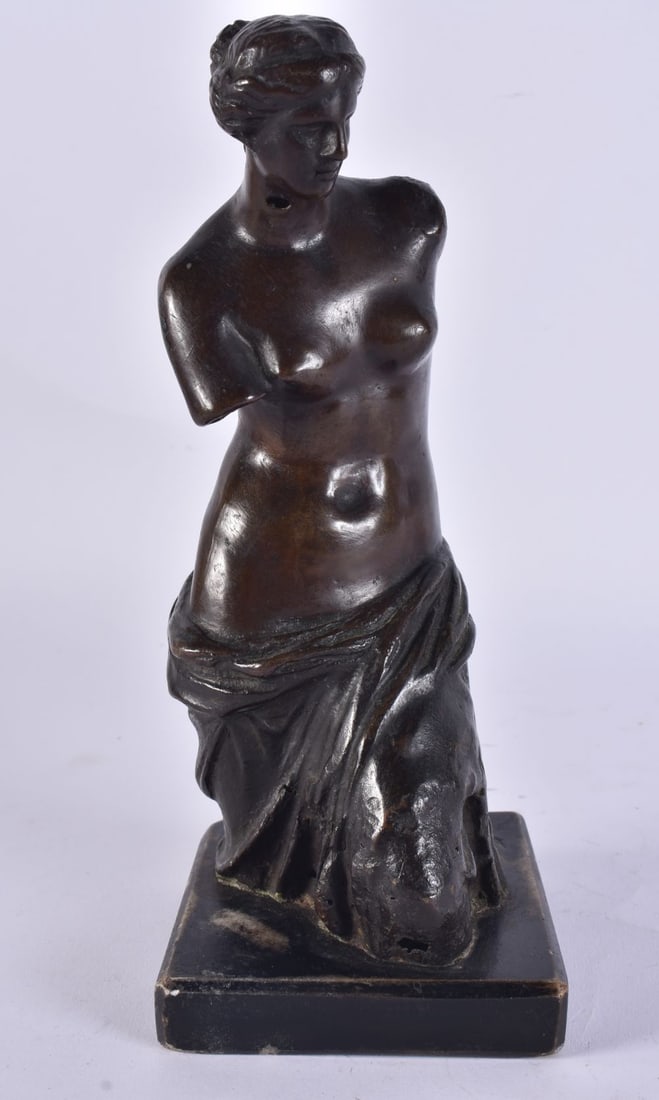 AN 18TH/19TH CENTURY EUROPEAN BRONZE FIGURE OF THE VENUS DE MILO. 24 cm high.: AN 18TH/19TH CENTURY EUROPEAN BRONZE FIGURE OF THE VENUS DE MILO. 24 cm high.