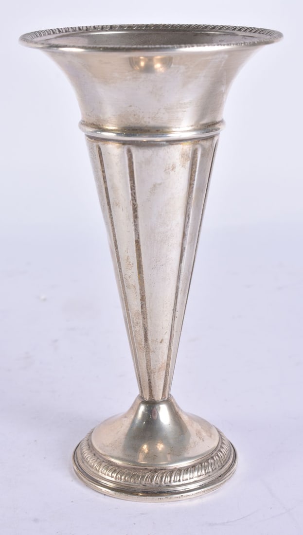 A SILVER VASE. 85 grams overall. 13.5 cm high. (1 of 4)
