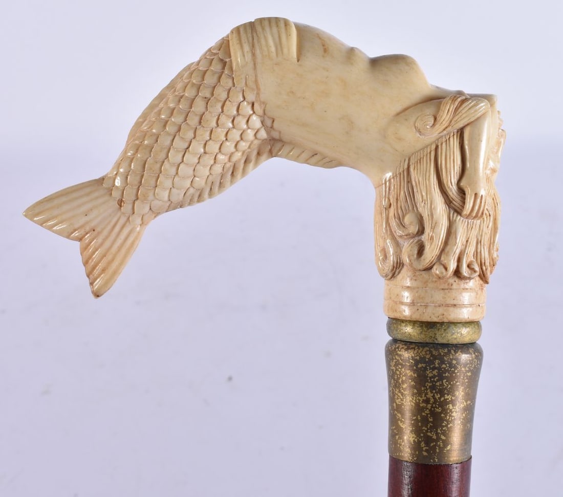 A CONTINENTAL CARVED BONE WALKING CANE. 90 cm long. (1 of 5)