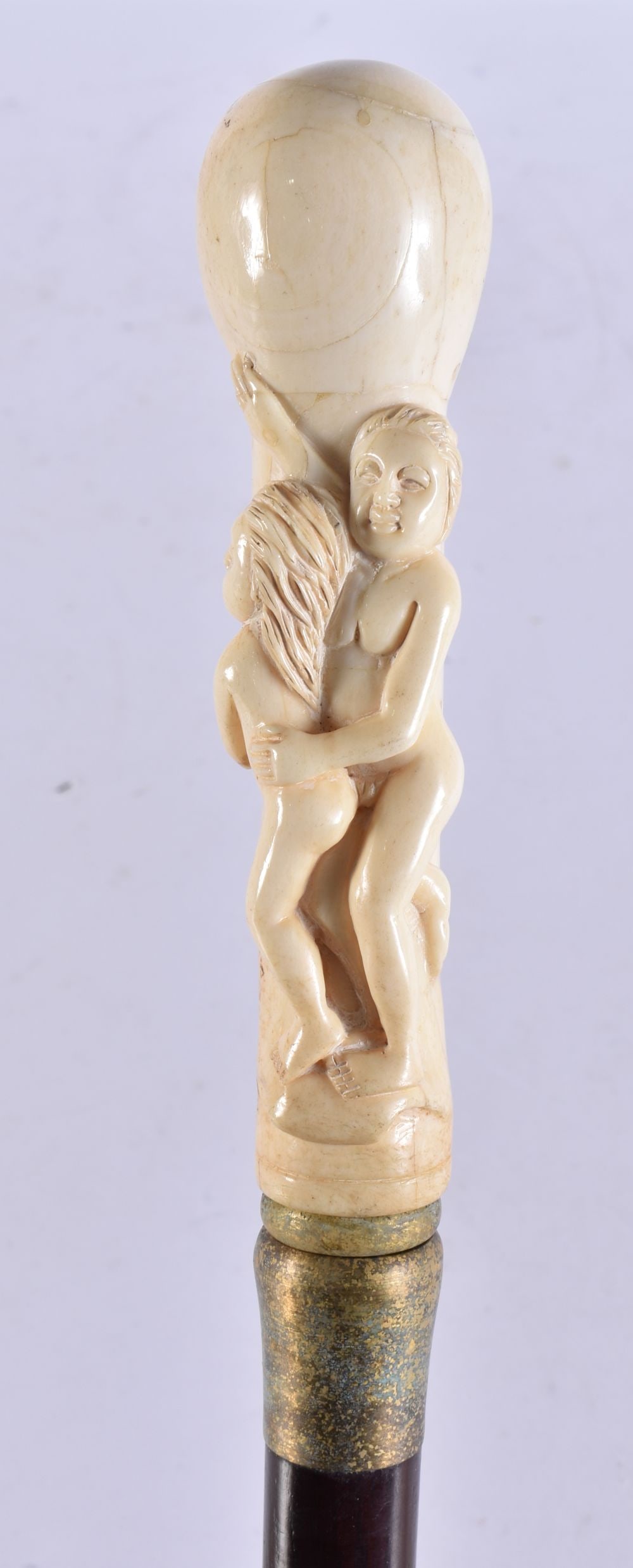 A CONTINENTAL CARVED BONE WALKING CANE. 90 cm long.: A CONTINENTAL CARVED BONE WALKING CANE. 90 cm long.