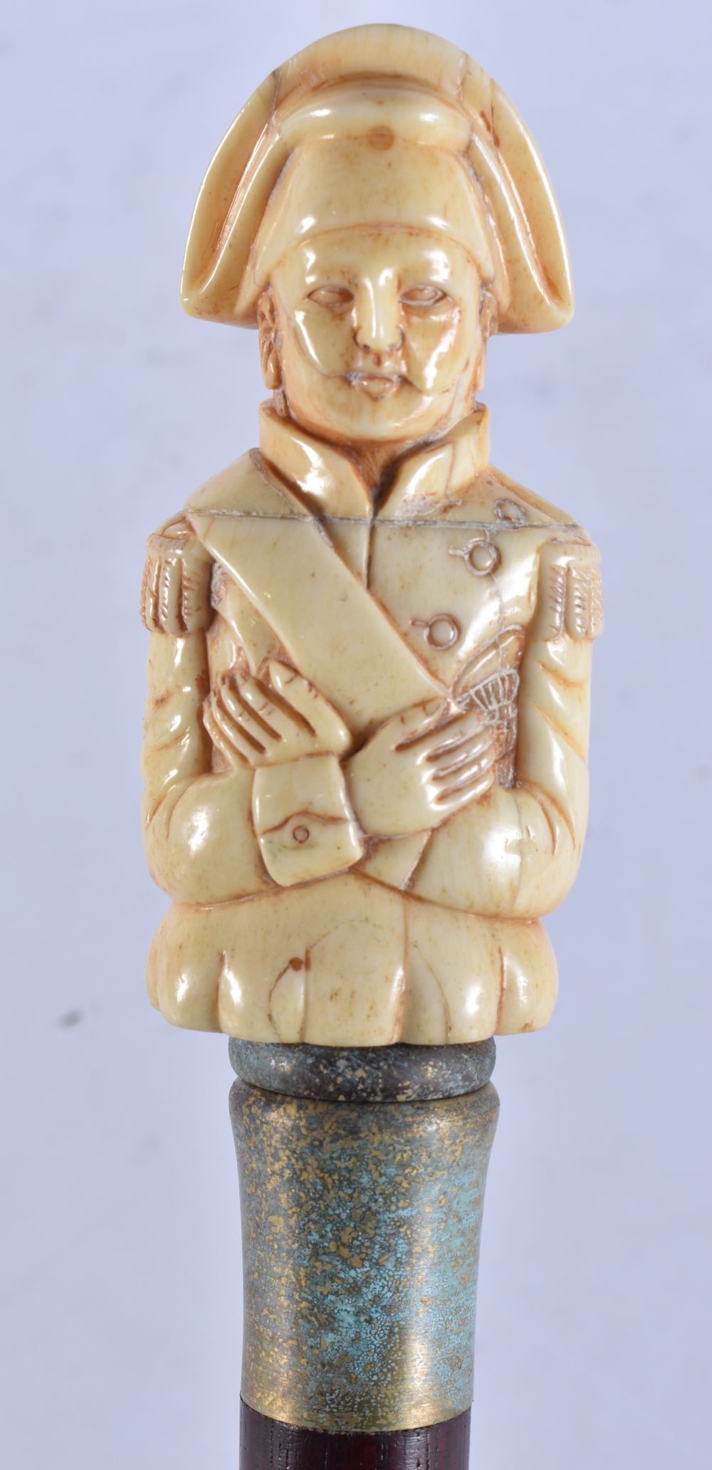 A CONTINENTAL CARVED BONE WALKING CANE. 90 cm long.: A CONTINENTAL CARVED BONE WALKING CANE. 90 cm long.