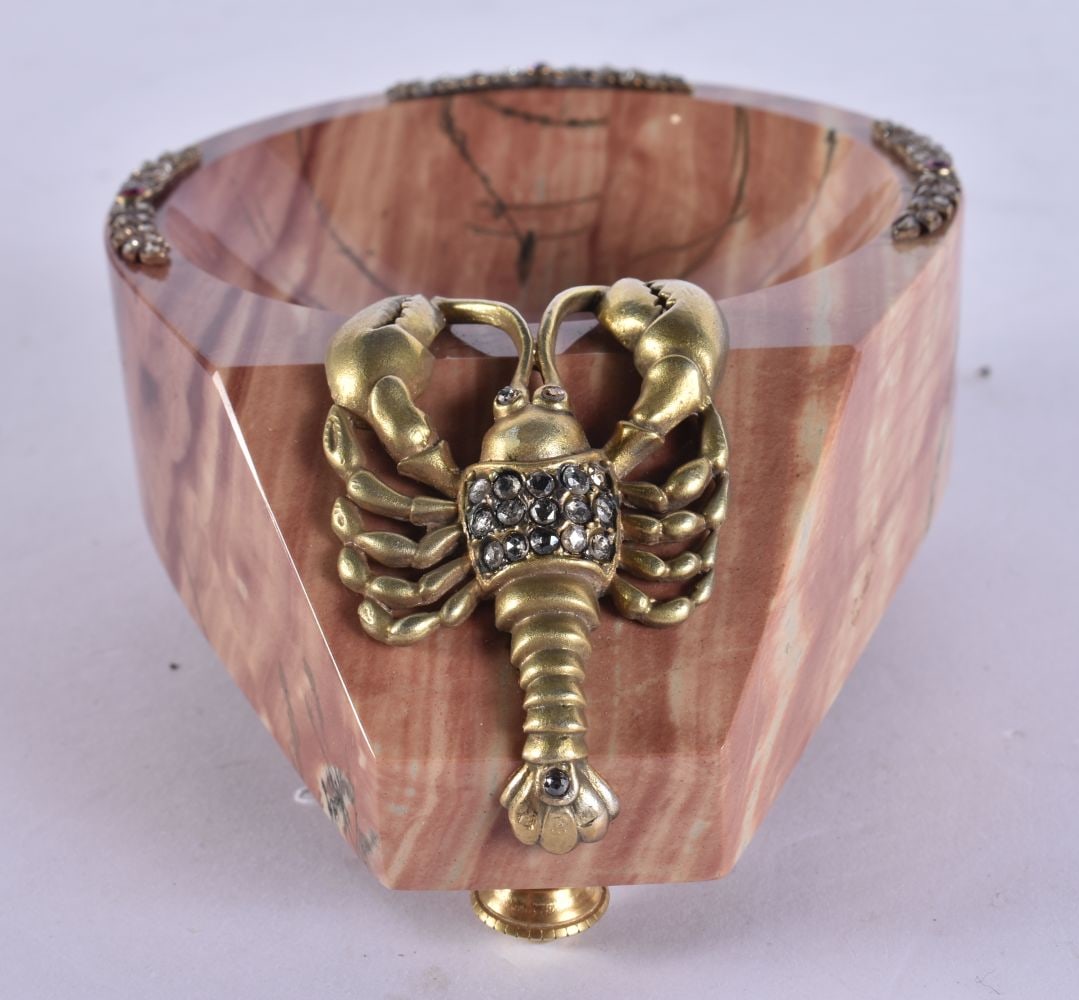 A FINE CONTINENTAL CARVED STONE SILVER GILT DIAMOND LOBSTER DISH. 12.5 cm x 10 cm.: A FINE CONTINENTAL CARVED STONE SILVER GILT DIAMOND LOBSTER DISH. 12.5 cm x 10 cm.