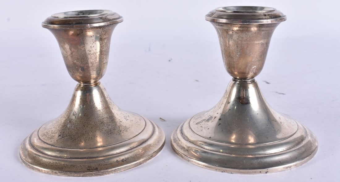 A PAIR OF SILVER CANDLESTICKS. 609 grams overall. 9.5 cm high. (1 of 5)