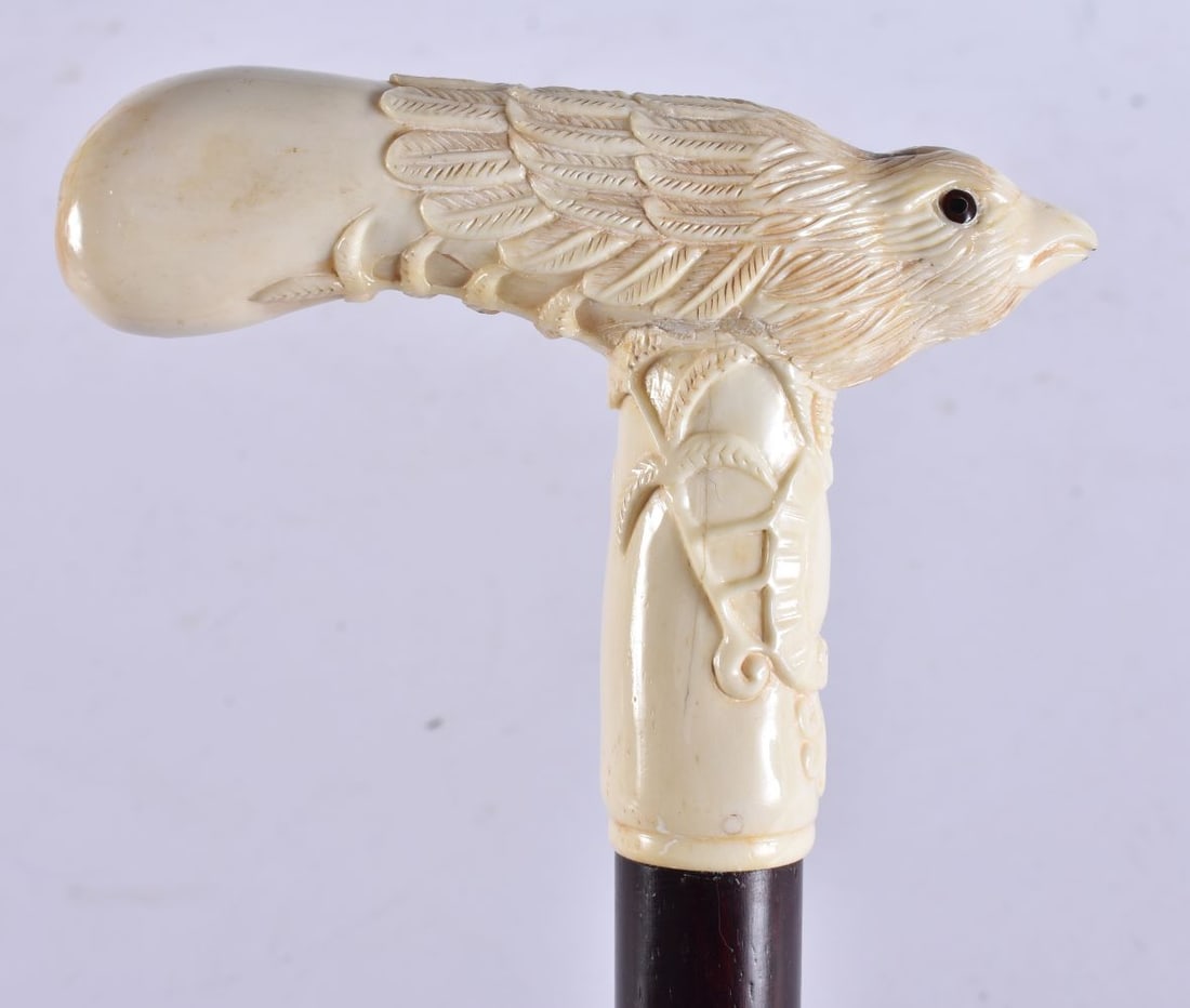 A CONTINENTAL CARVED BONE WALKING CANE. 90 cm long.: A CONTINENTAL CARVED BONE WALKING CANE. 90 cm long.