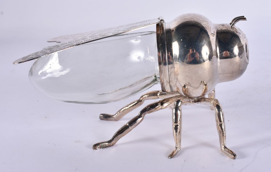 A SILVER PLATED GLASS BEE PRESERVE JAR. 14cm wide.: A SILVER PLATED GLASS BEE PRESERVE JAR. 14cm wide.
