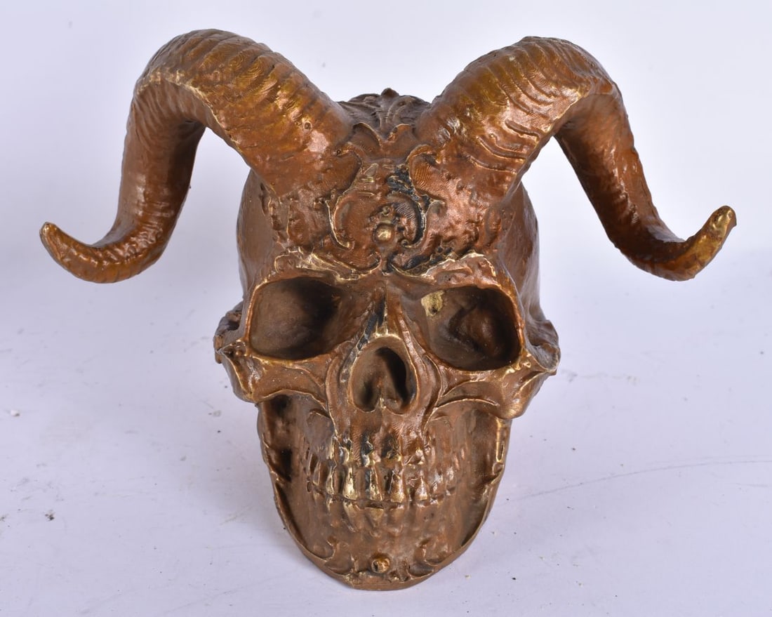 A BRONZE STUDY OF A DEVIL HORN SKELETON. 14cm wide.: A BRONZE STUDY OF A DEVIL HORN SKELETON. 14cm wide.