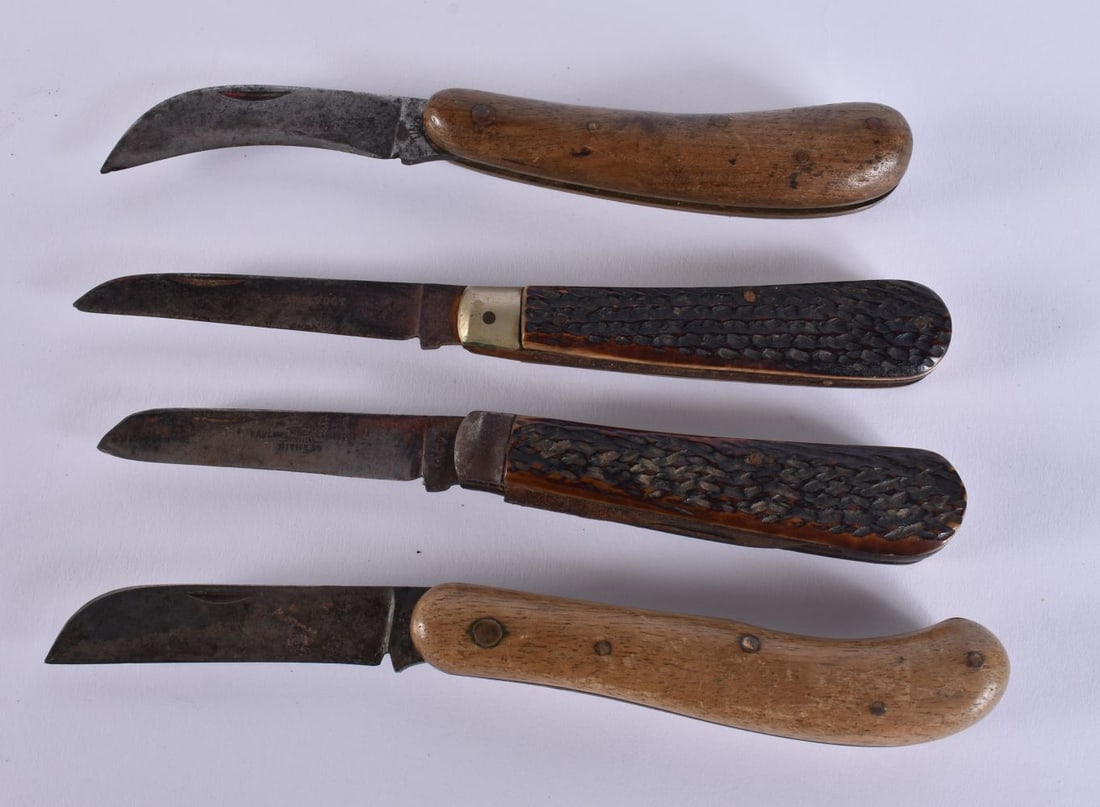 FOUR ANTIQUE HORN AND WOOD KNIVES. Largest 14cm long extended. (4) WE ARE UNABLE TO OFFER IN HOUSE (1 of 3)