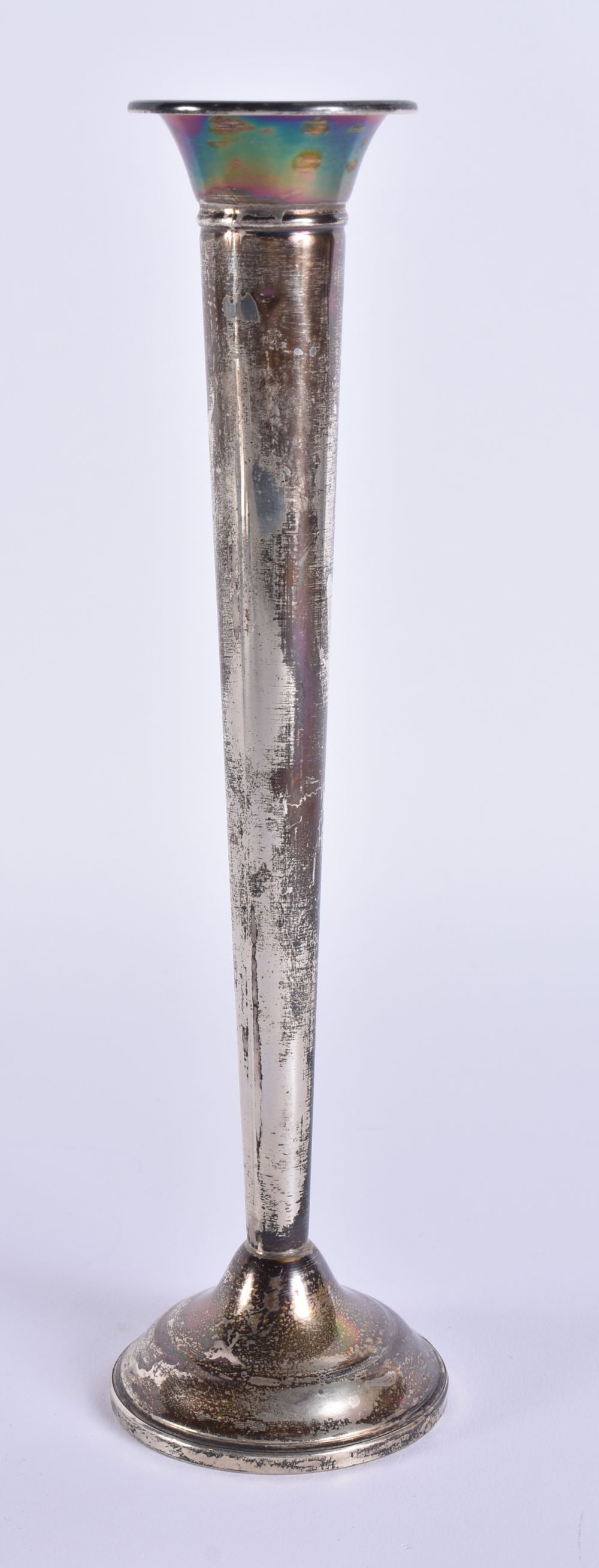 A SILVER VASE. 88 grams overall. 20 cm high.: A SILVER VASE. 88 grams overall. 20 cm high.