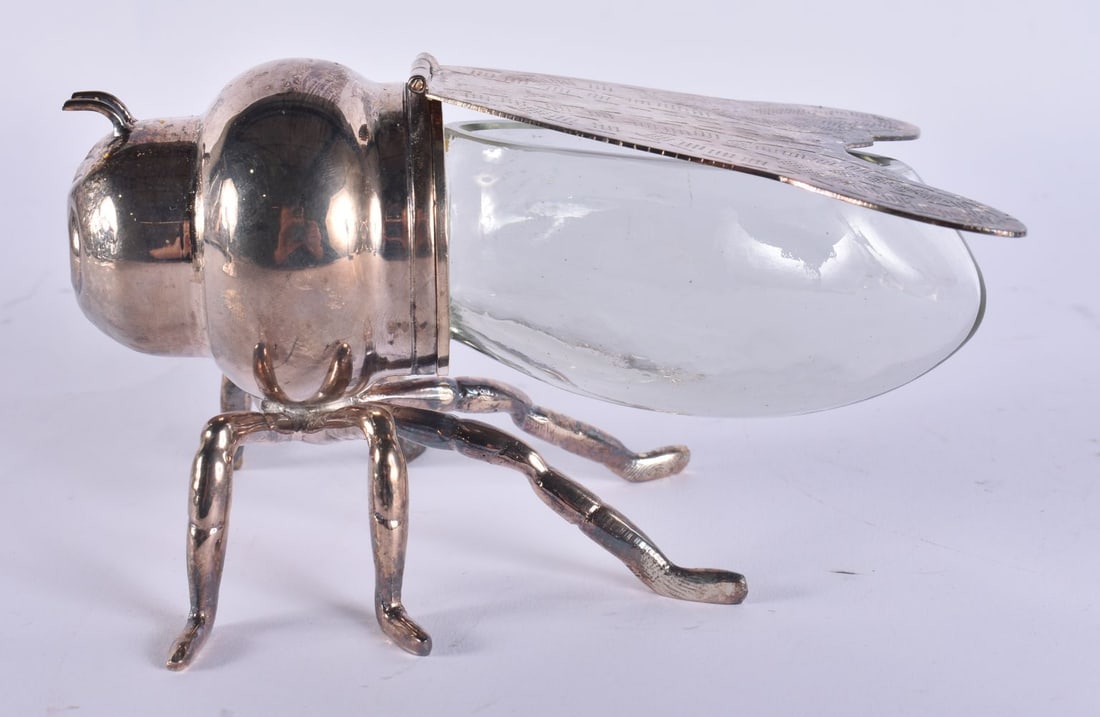 A SILVER PLATED BUG HONEY POT. 14cm wide.: A SILVER PLATED BUG HONEY POT. 14cm wide.