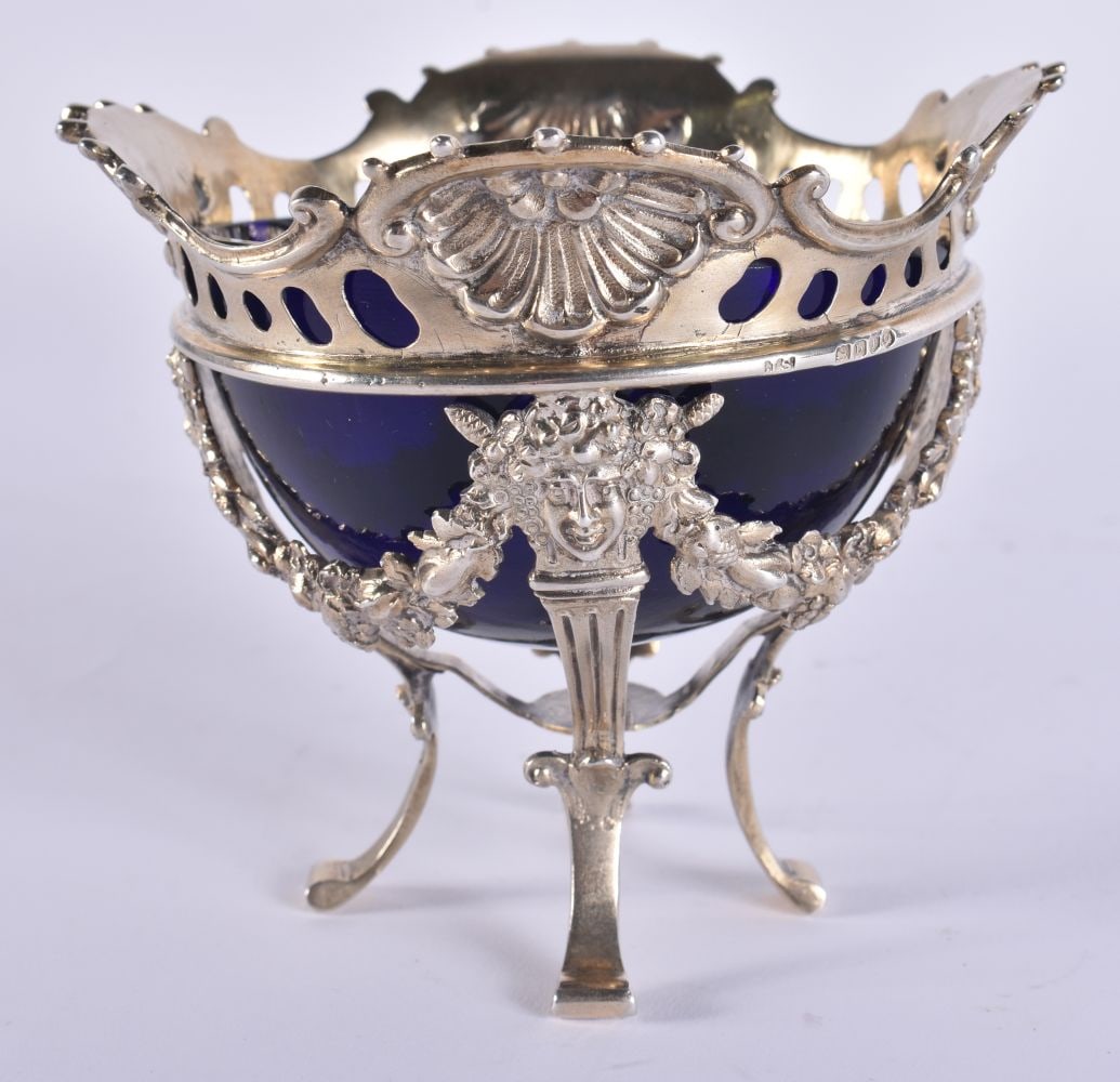 AN ANTIQUE CONTINENTAL SILVER BOWL. Silver 150 grams. 10 cm x 9 cm. (1 of 6)