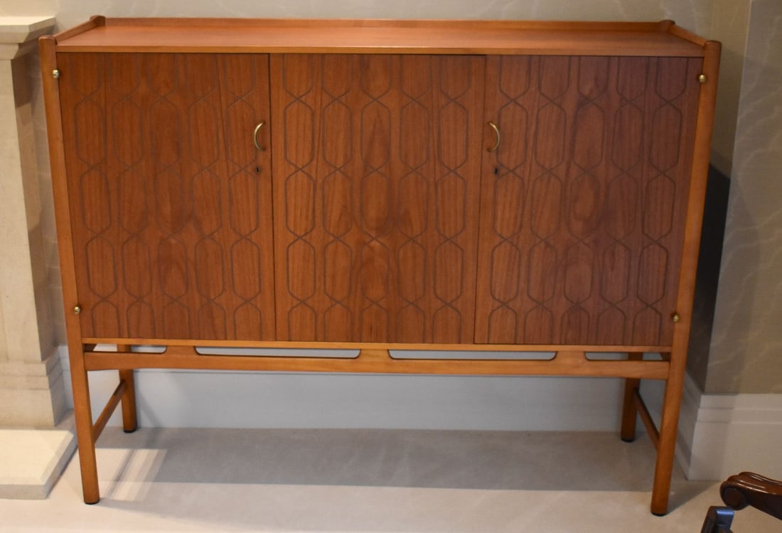 A LOVELY 1950S DAVID ROSEN SIDEBOARD CUPBOARD for Nordiska Kompaniet, with fitted interior. 158 cm x (1 of 5)