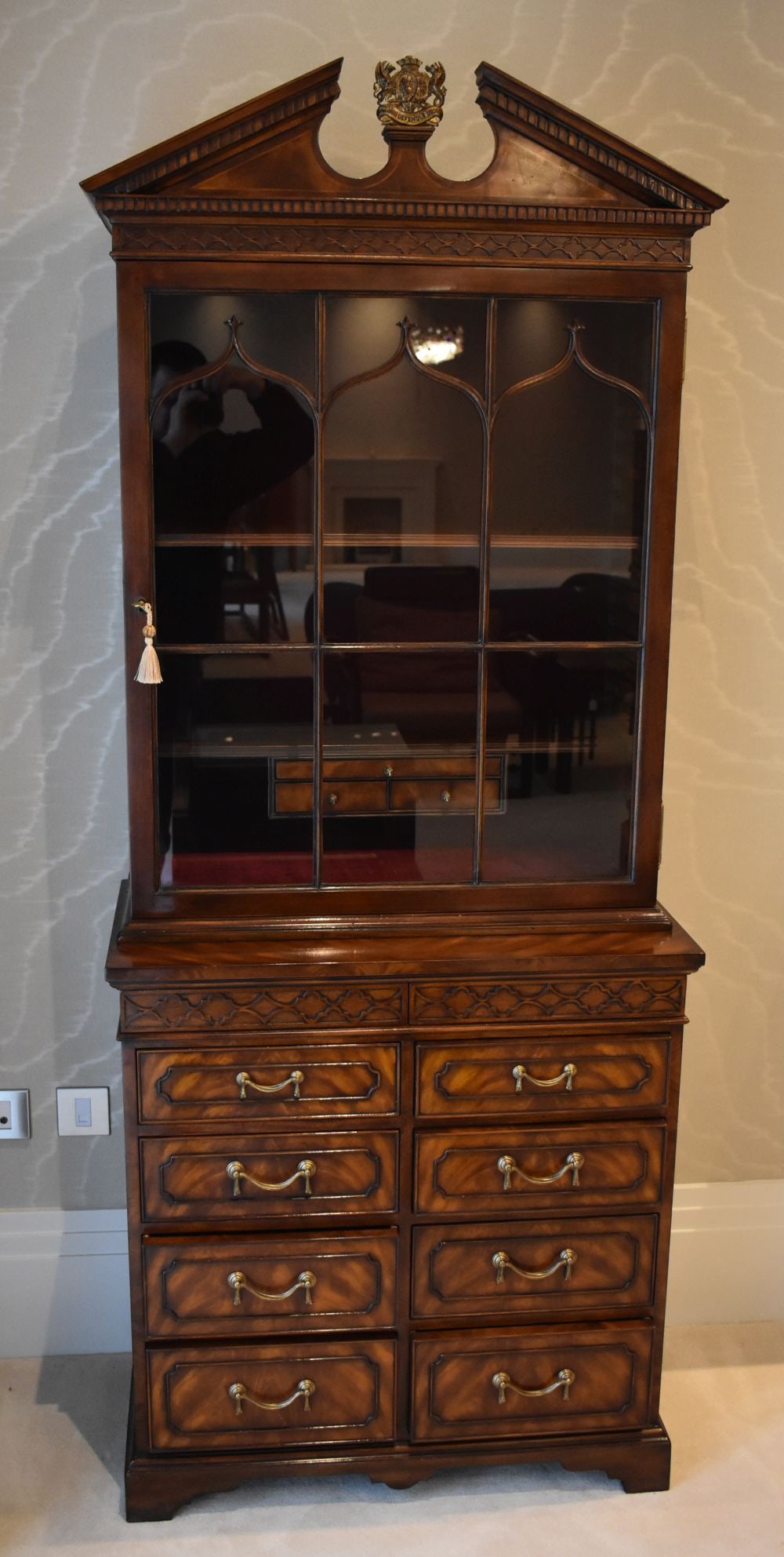 A FINE BRIGHTS OF NETTLEBED GEORG III STYLE DISPLAY CASE ON CHEST with carved armorial finial. 195 c (1 of 9)