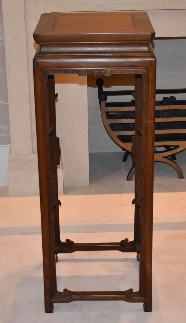 A LARGE EARLY 20TH CENTURY CHINESE CARVED HARDWOOD HIGH STAND Late Qing/Republic. 105 cm x 38 cm. (1 of 8)