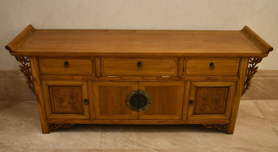 AN EARLY 20TH CENTURY CHINESE CARVED WOOD LOW CABINET with floral carved doors. 170 cm x 46 cm x 66 (1 of 7)
