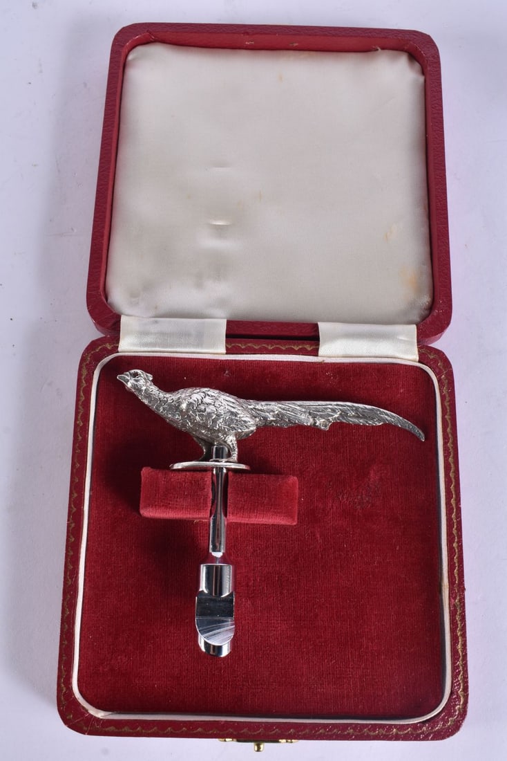 AN ENGLISH SILVER GAME BIRD BOTTLE OPENER. 71 grams overall. 8 cm x 10 cm.: AN ENGLISH SILVER GAME BIRD BOTTLE OPENER. 71 grams overall. 8 cm x 10 cm.