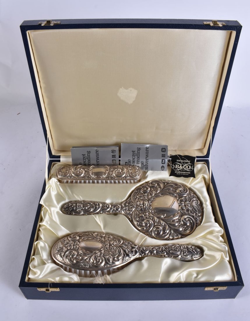 A BOXED SILVER DRESSING TABLE SET. 550 grams overall. Largest 23 cm wide. (1 of 5)