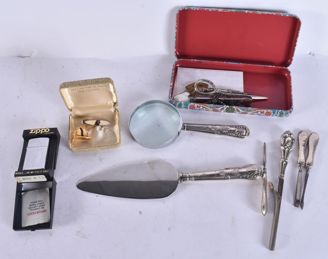 ASSORTED SILVER HANDLED WARES together with other misc. items. Silver handled items. 330 grams. (qty (1 of 7)