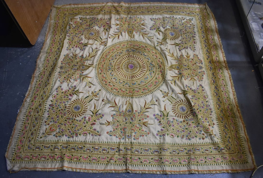 A LARGE EARLY 20TH CENTURY INDIAN COUNTRY HOUSE TABLE WALL COVERING/HANGING. 160 cm x 150 cm.: A LARGE EARLY 20TH CENTURY INDIAN COUNTRY HOUSE TABLE WALL COVERING/HANGING. 160 cm x 150 cm.