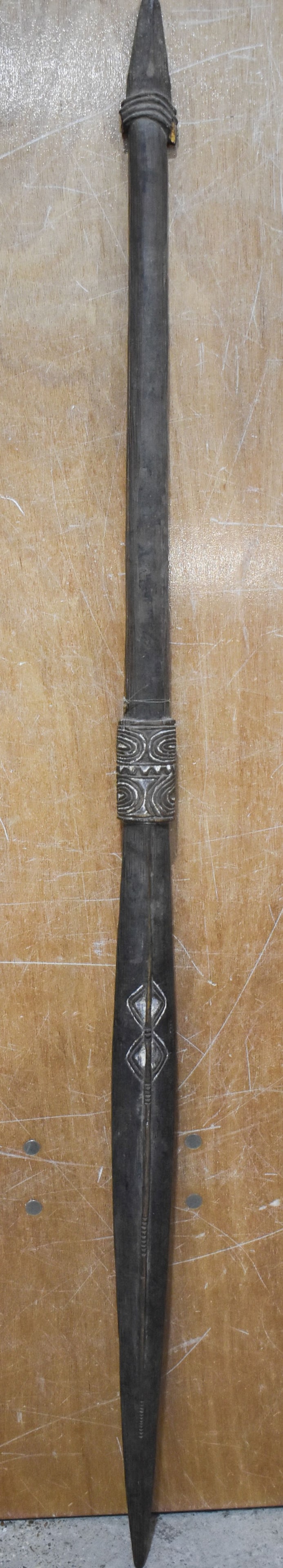 AN UNUSUAL TRIBAL CARVED WOOD SPEAR/STAFF. 133 cm long.: AN UNUSUAL TRIBAL CARVED WOOD SPEAR/STAFF. 133 cm long.