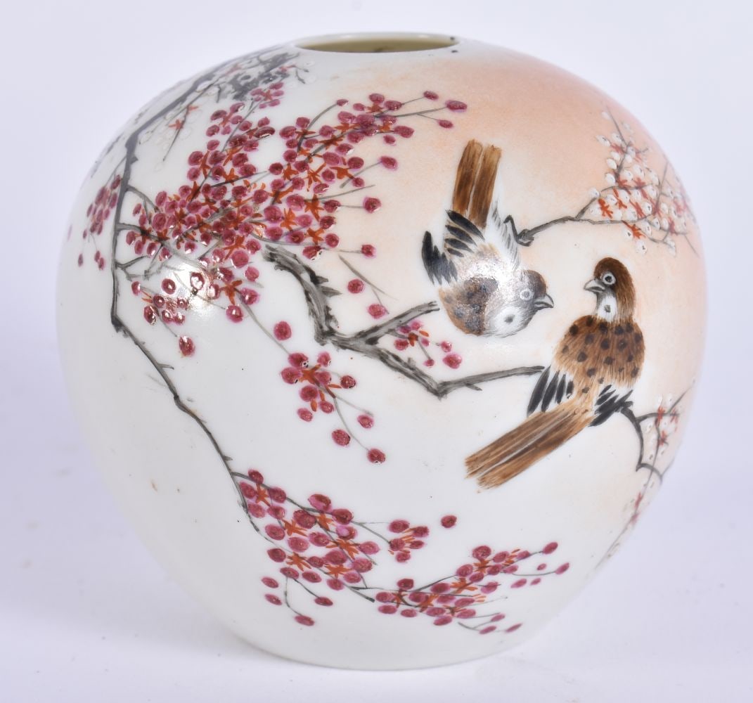 A CHINESE REPUBLICAN PERIOD PORCELAIN BRUSH WASHER painted with birds and foliage. 8 cm wide.: A CHINESE REPUBLICAN PERIOD PORCELAIN BRUSH WASHER painted with birds and foliage. 8 cm wide.