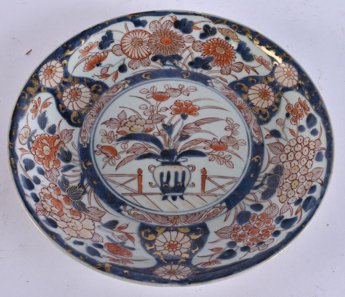 AN 18TH CENTURY JAPANESE EDO PERIOD IMARI PORCELAIN DISH painted with flowers. 25 cm wide. (1 of 5)