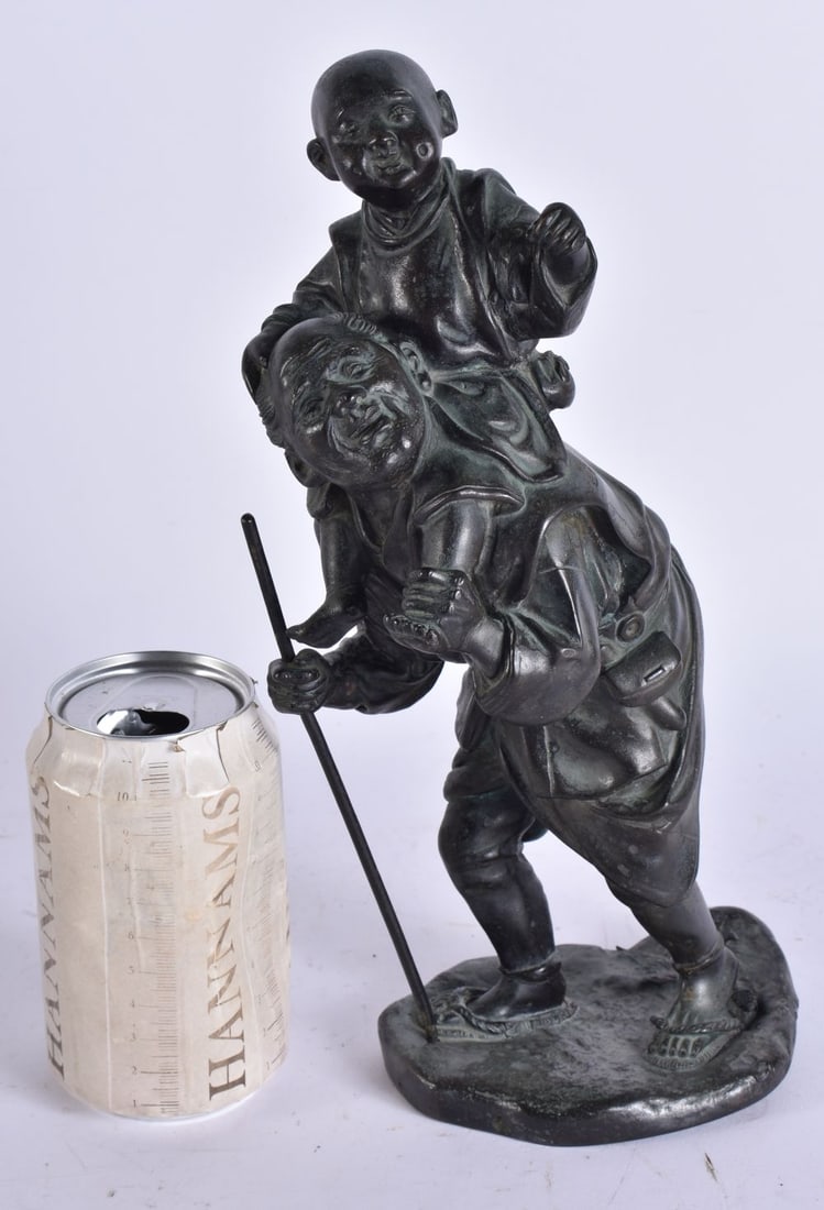 A LATE 19TH CENTURY JAPANESE MEIJI PERIOD BRONZE OKIMONO modelled as a father and child. 29 cm high.: A LATE 19TH CENTURY JAPANESE MEIJI PERIOD BRONZE OKIMONO modelled as a father and child. 29 cm high.
