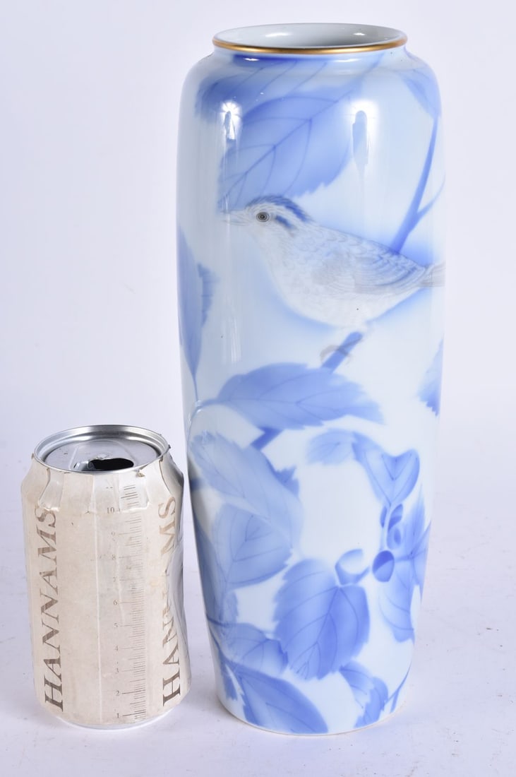 A LARGE JAPANESE TAISHO PERIOD FUKAGAWA PORCELAIN VASE painted with a bird. 28cm high. (1 of 6)