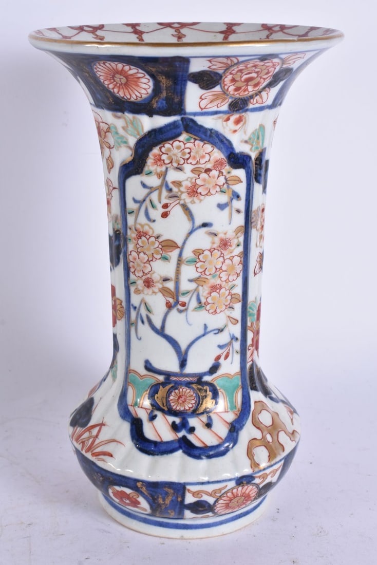 AN 18TH CENTURY JAPANESE EDO PERIOD IMARI FLUTED PORCELAIN VASE painted with flowers. 22 cm high. (1 of 5)