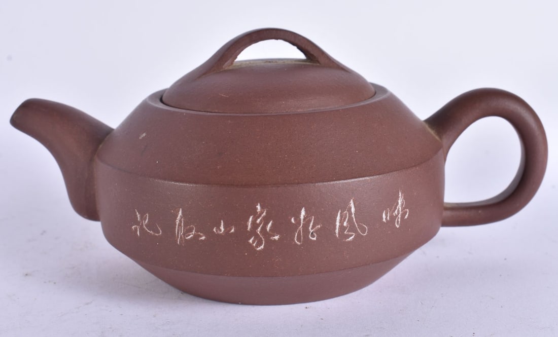 A CHINESE YIXING POTTERY TEAPOT AND COVER. 14cm wide. (1 of 7)